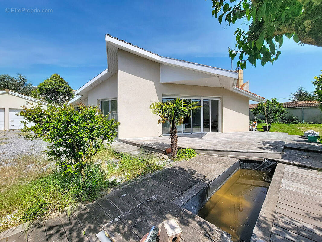 Maison à BLANQUEFORT