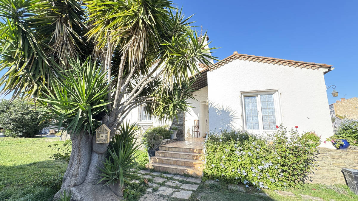 Maison à SAINT-LAURENT-DE-LA-SALANQUE