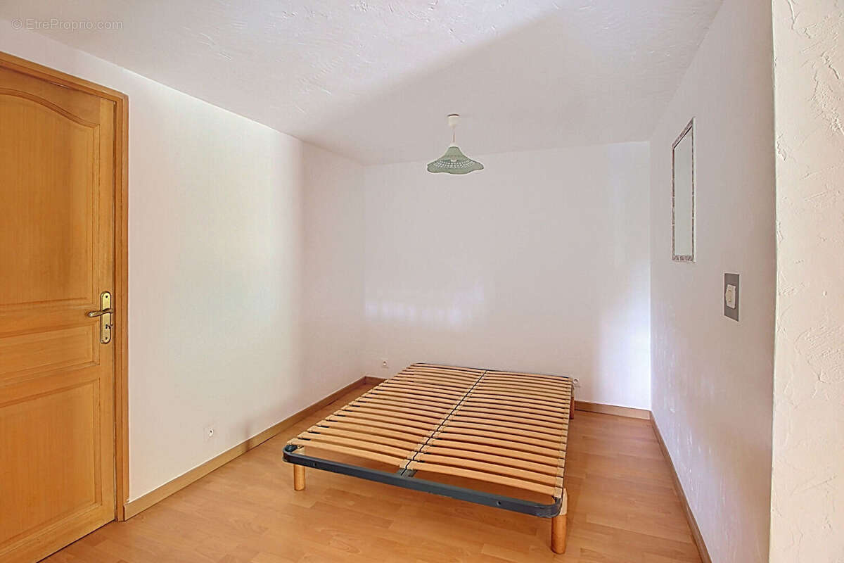 A VENDRE EN EXCLUSIVITE ! À  SAINT ANTONIN DU VAR Maison - 6 pièces 153 m2 sur un terrain de  1200 m2 avec piscine - photo 16