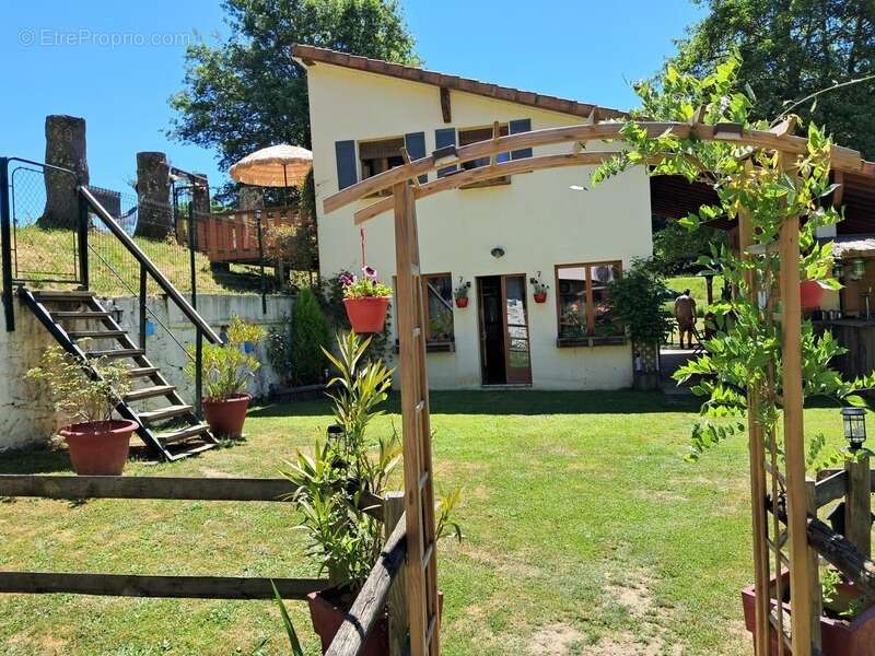 Maison à CONFOLENS