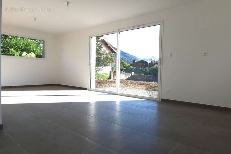 74500 FETERNES à 5mn EVIAN embarcadère,villa neuve type F4/5 de 110m²hab au calme et ensoleillé sur 460m²terr plat - photo 3
