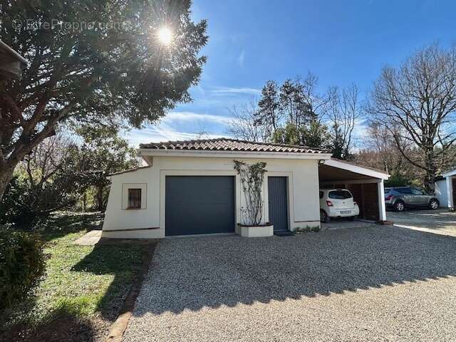 Maison à SAINT-ETIENNE-DE-TULMONT