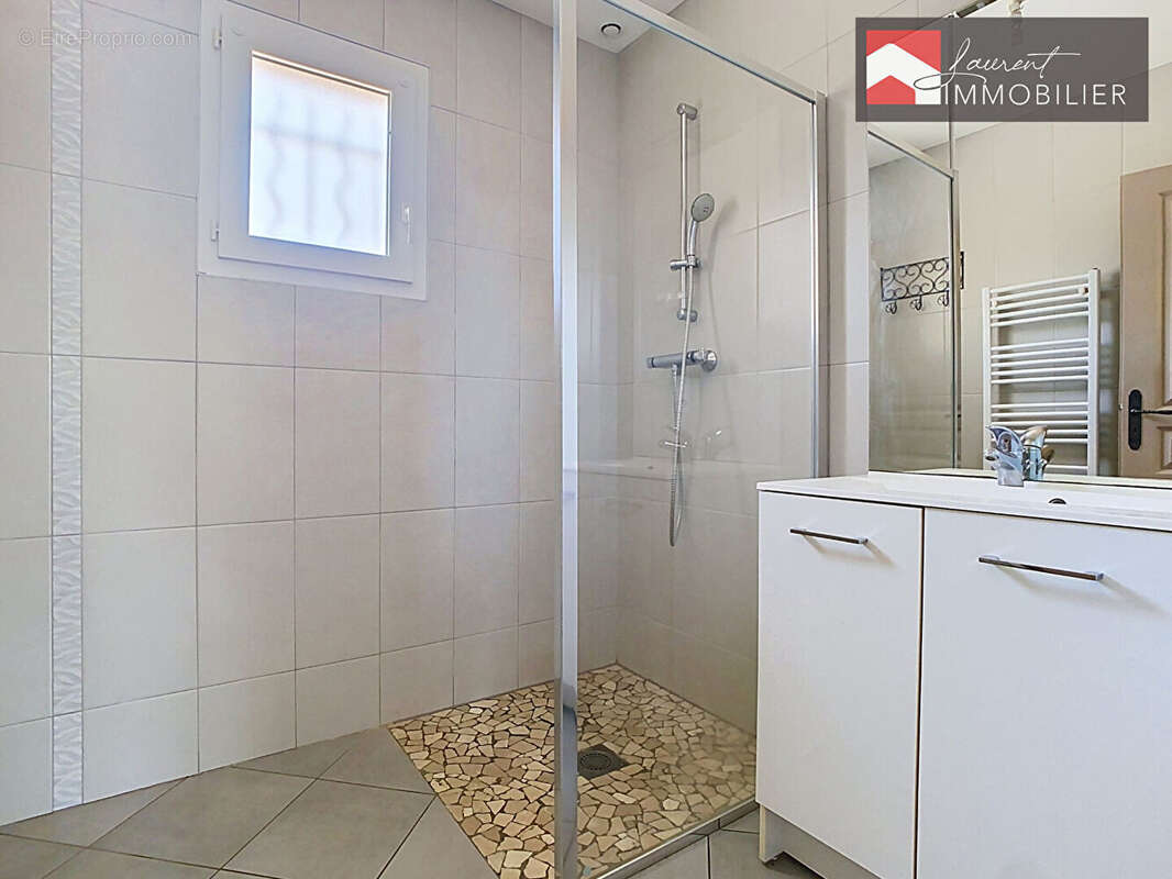 À VENDRE  Jolie villa de plain-pied dans un environnement paisible à Simandre - 190 000 - photo 5