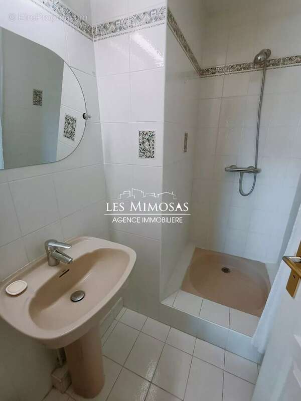 PORT-FREJUS, Appartement 4 pièces de 108m² avec très grand garage et cave - photo 13