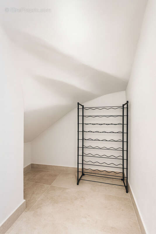 Maison à SAINT-MITRE-LES-REMPARTS