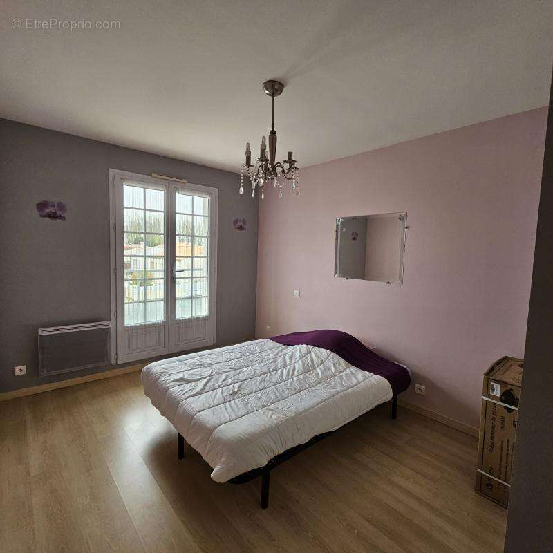 Maison à CHAMPAGNE-LES-MARAIS