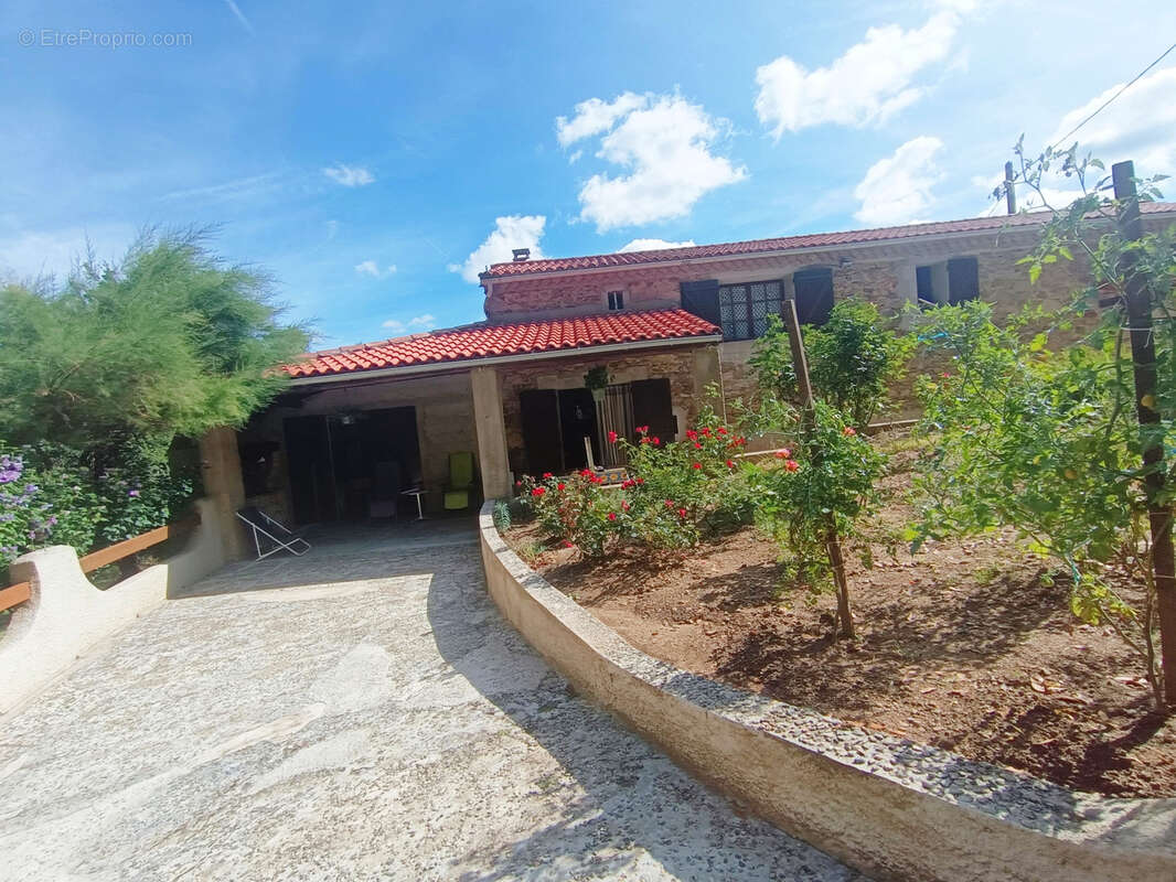 Maison à SAINT-JULIEN-LE-ROUX