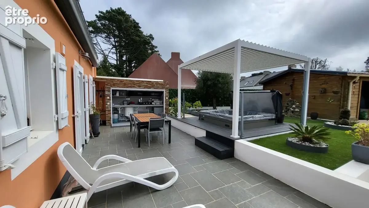 Maison de standing à vendre à Belle-Île-en-Mer, avec cinq chambres et spa extérieur - photo 11