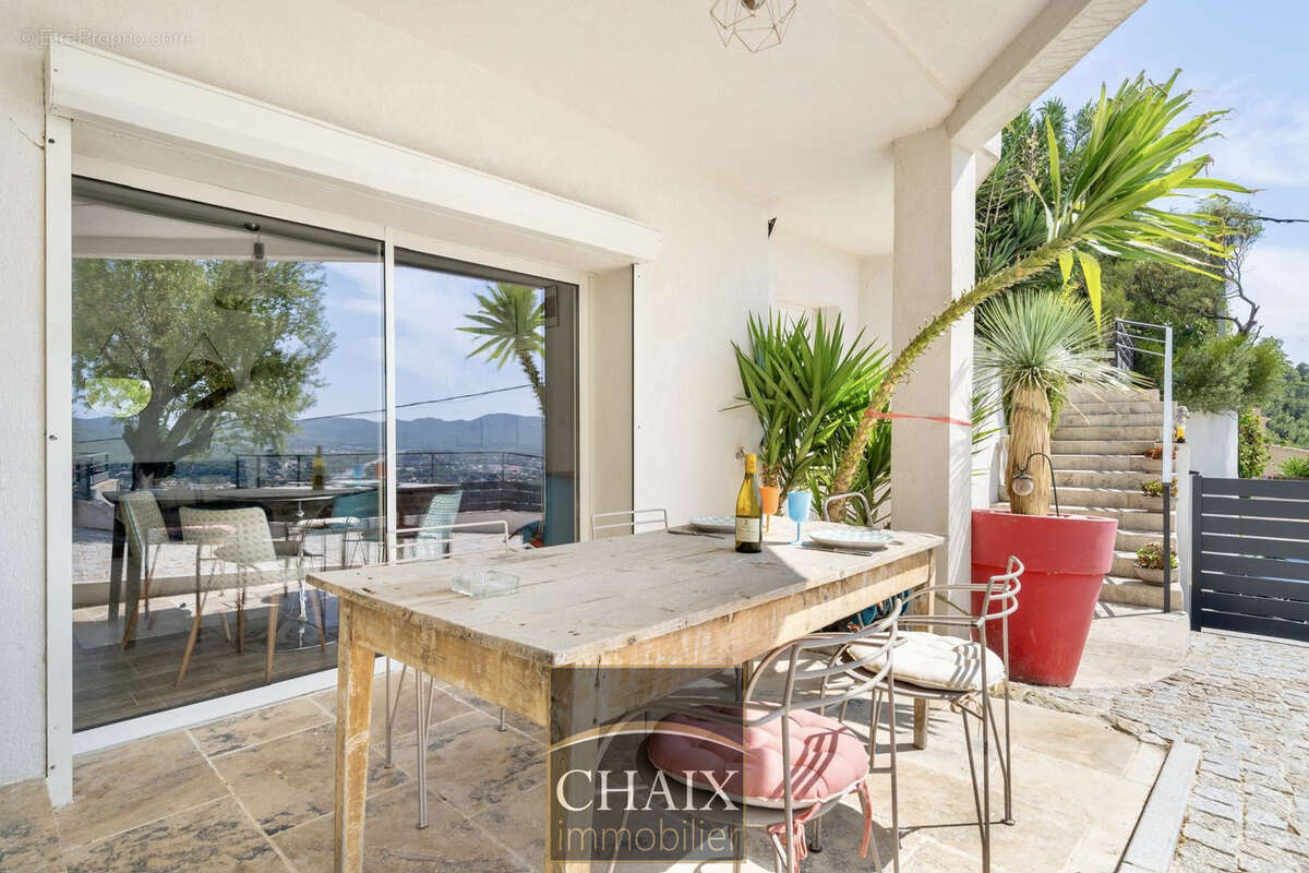 Belle contemporaine avec vue mer - appartement indépendant- piscine - garage - photo 26