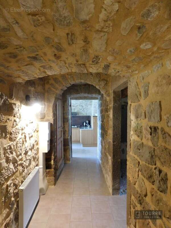 Maison à BERRIAS-ET-CASTELJAU