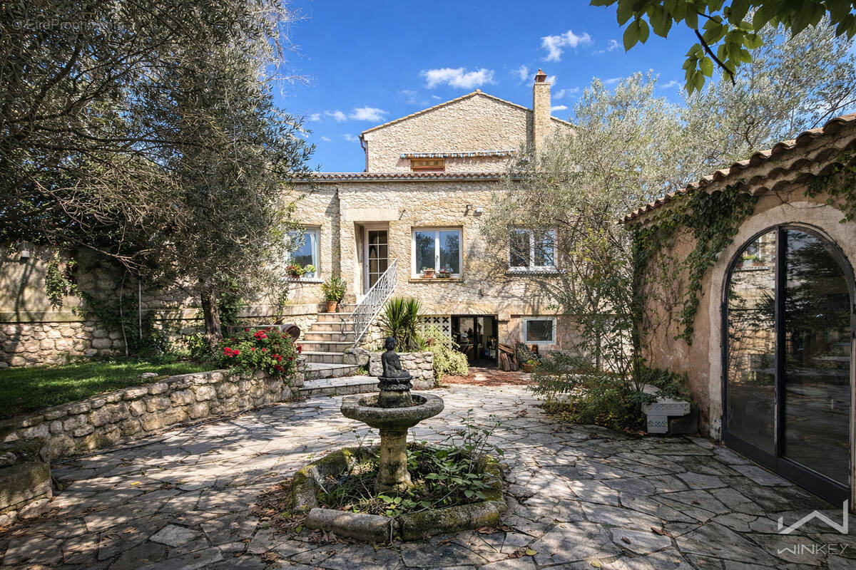 Maison à LA GARDE-ADHEMAR