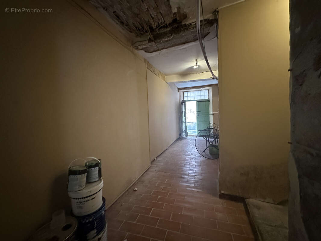 Maison de village en pierre à rénover - 220 m2 à Coustouges - photo 4