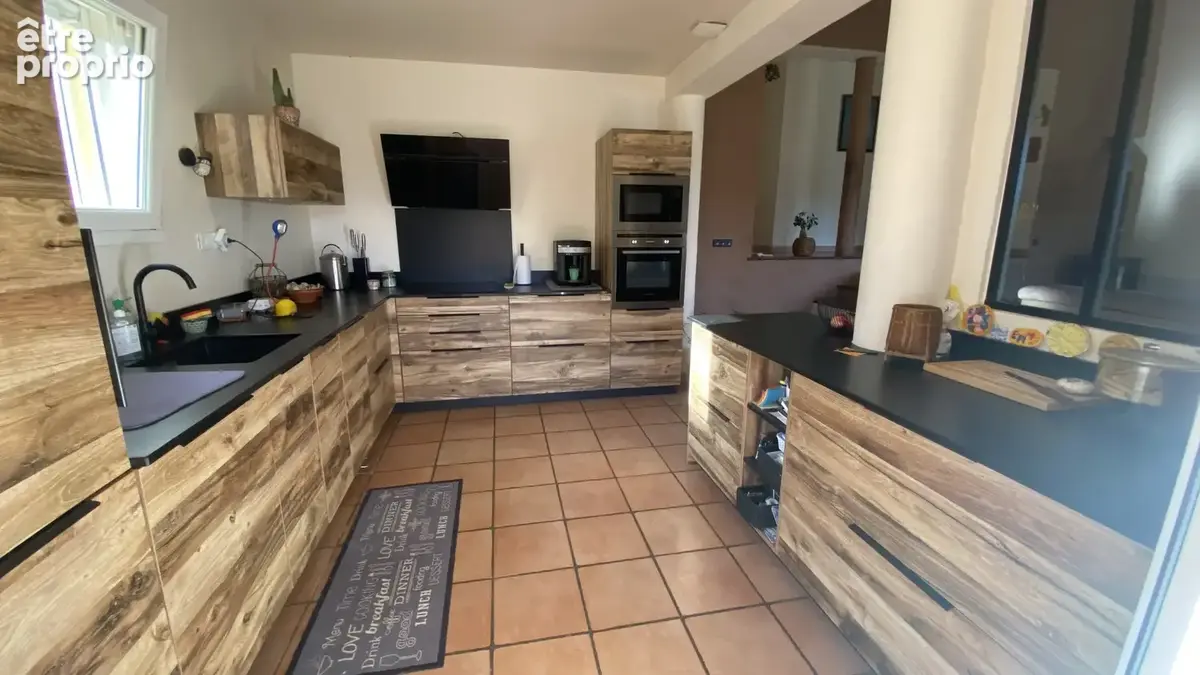 Superbe maison de 150 m2, T5/6, sur un terrain arboré de 4 200 m2 avec dépendance en pierre, piscine et garage - photo 7
