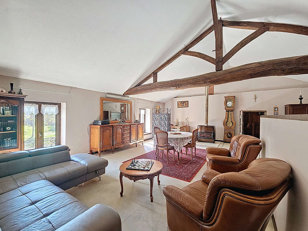 Maison à CURCIAT-DONGALON