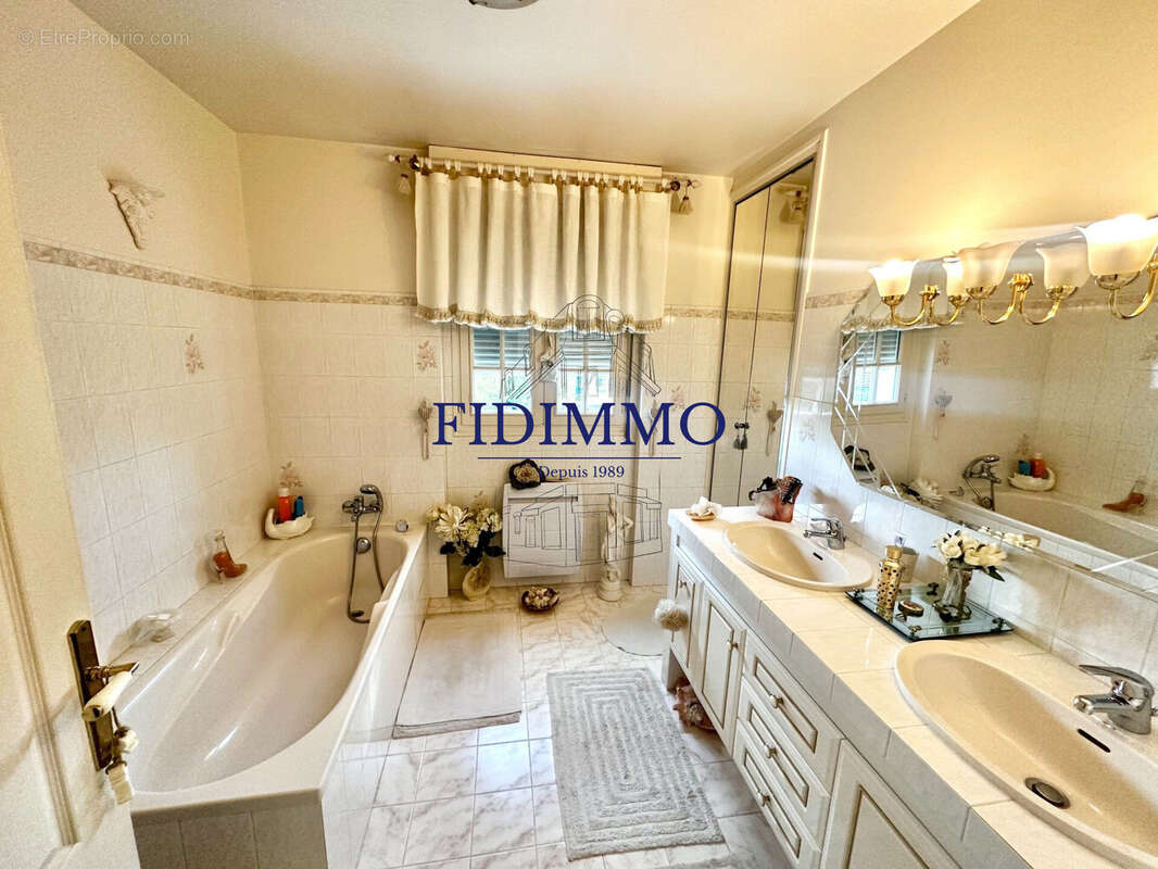 Maison à CHENNEVIERES-SUR-MARNE