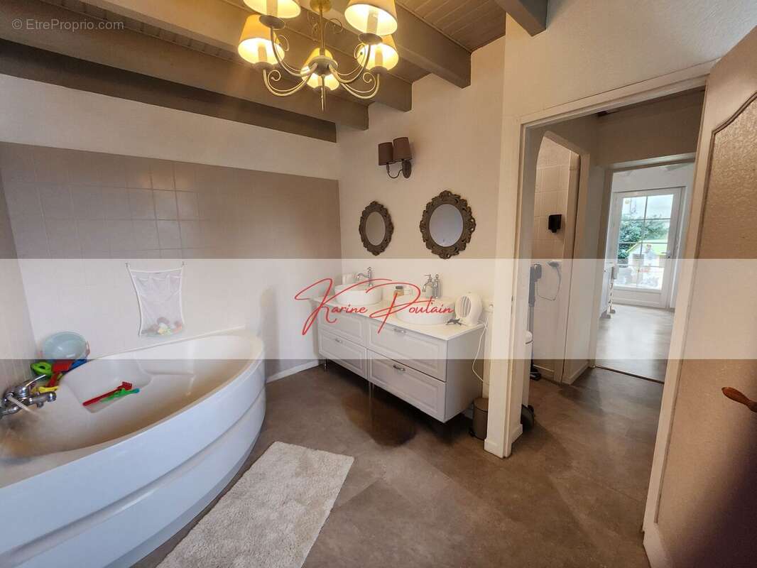 Maison à AMBARES-ET-LAGRAVE