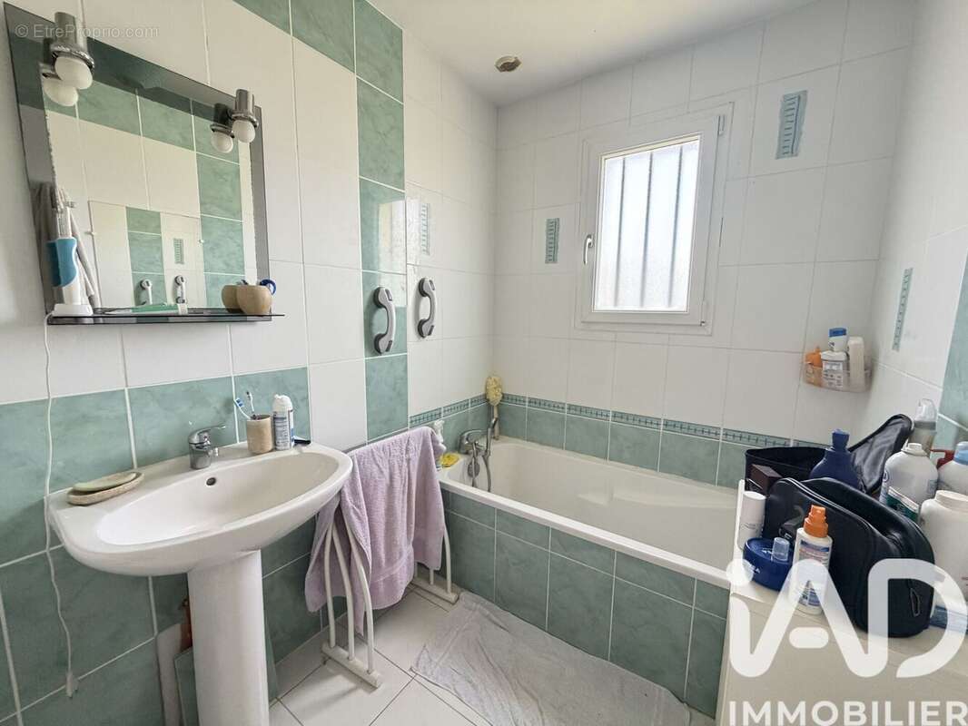 Photo 6 - Maison à YVRE-LE-POLIN