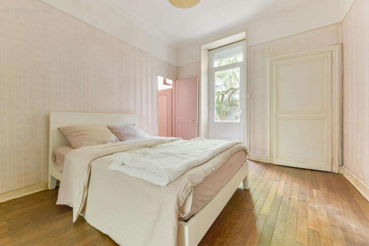 Appartement 2 pièces de 49 m² à Nantes quartier Talensac avec cour arborée - photo 7