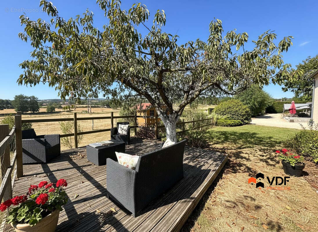 Maison 220 m² à La Pacaudiere  - photo 2