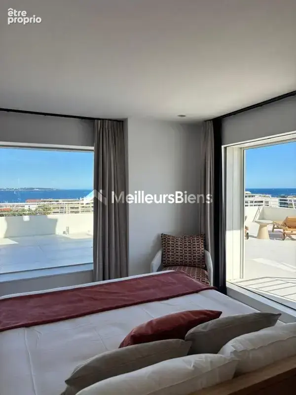 Cannes Croisette : , Rare, penthouse d'exception, terrasse et vue mer imprenable - photo 14