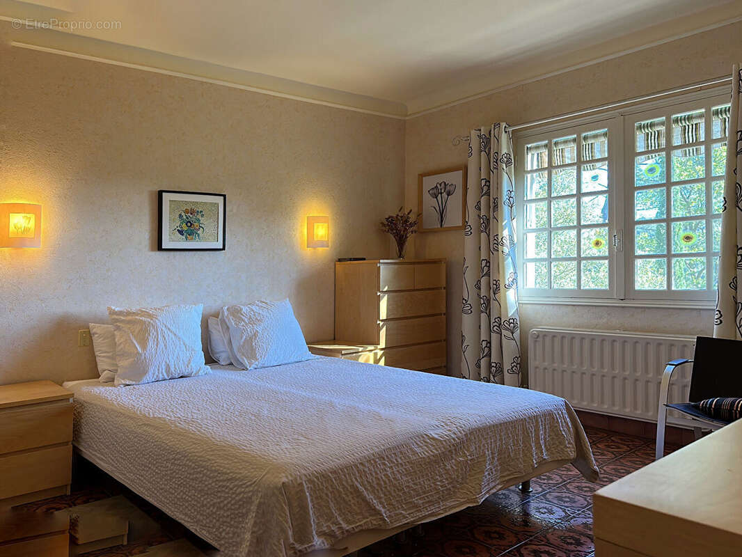 Maison Lorgues de 206 m² 4 chambres, un studio sur 6100 m² de terrain - photo 14
