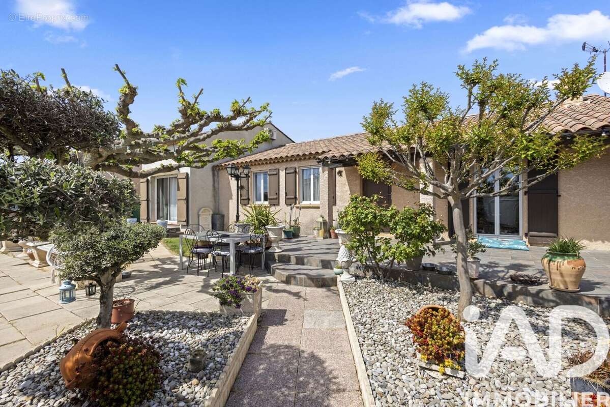 Photo 2 - Maison à POURRIERES