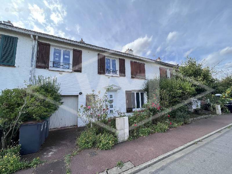 Maison à COMBS-LA-VILLE