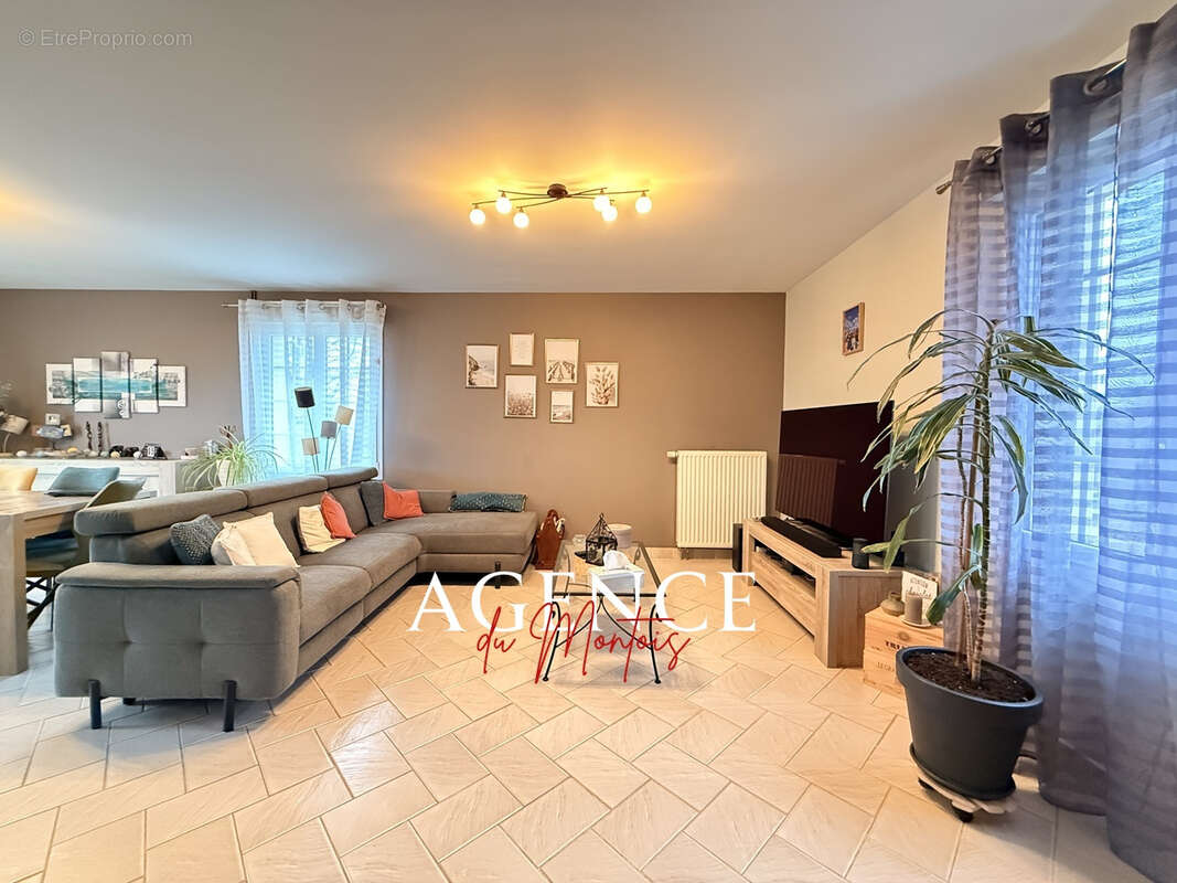 Maison à LONGUEVILLE