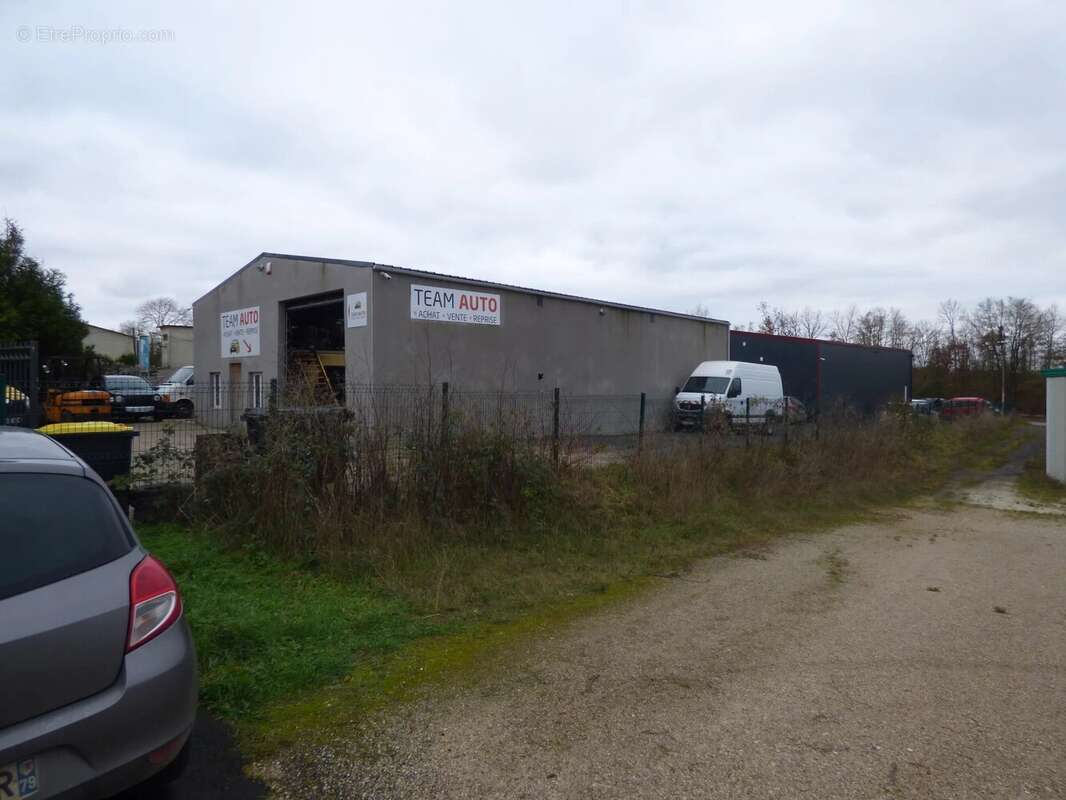 Commerce à MEREVILLE