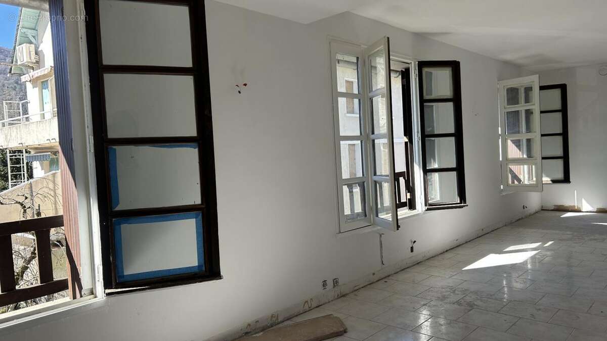 Appartement à ENTRAYGUES-SUR-TRUYERE