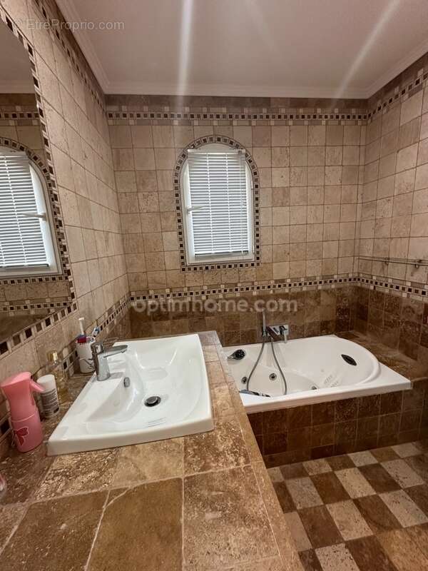 Maison à LE MUY