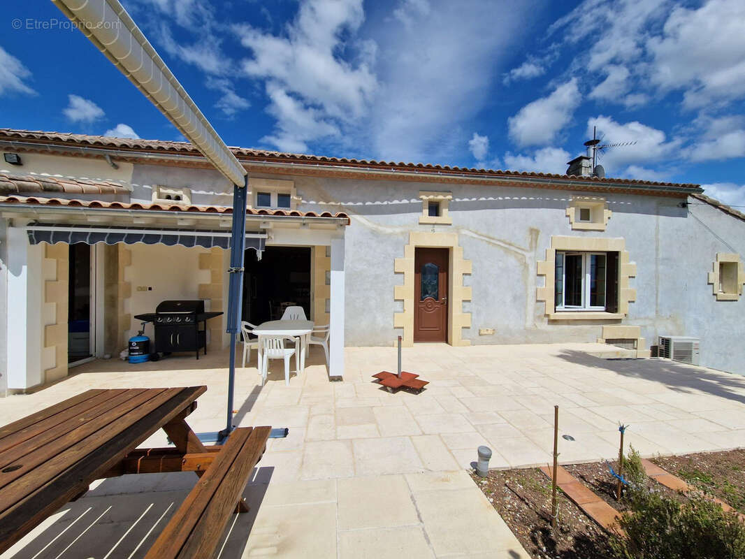 Maison à SAINT-GEORGES-DES-AGOUTS