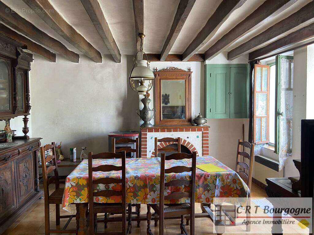 Maison à TOUCY