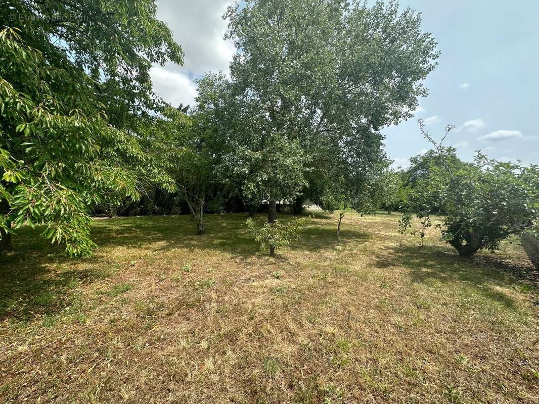 Terrain à ECARDENVILLE-SUR-EURE