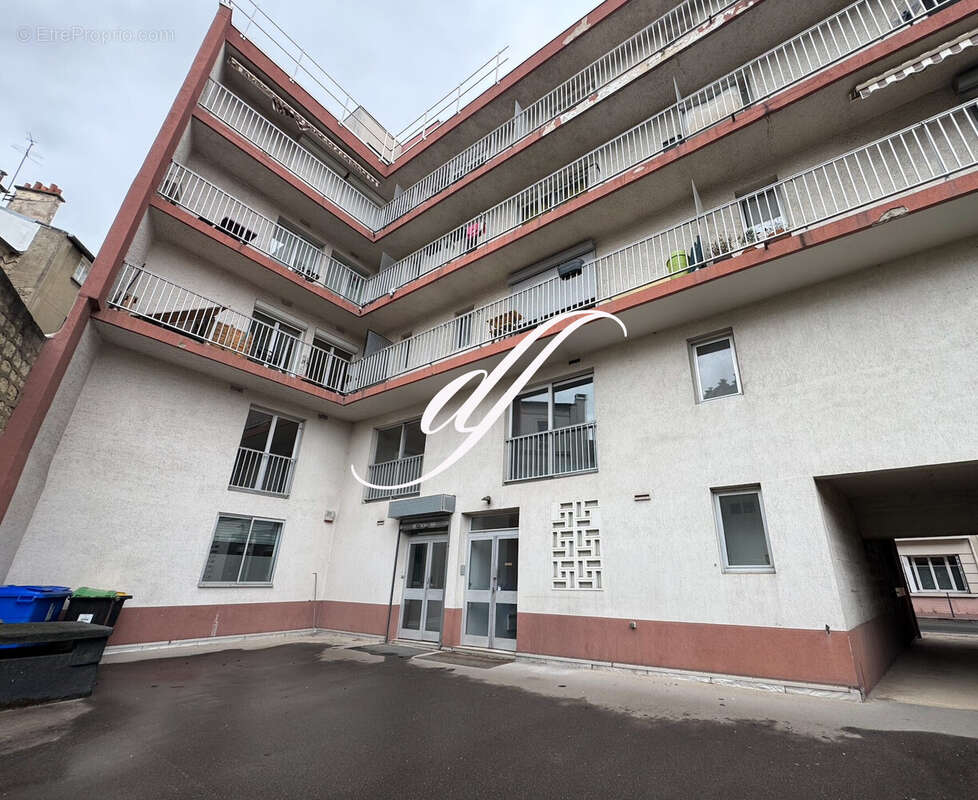 Commerce à ASNIERES-SUR-SEINE