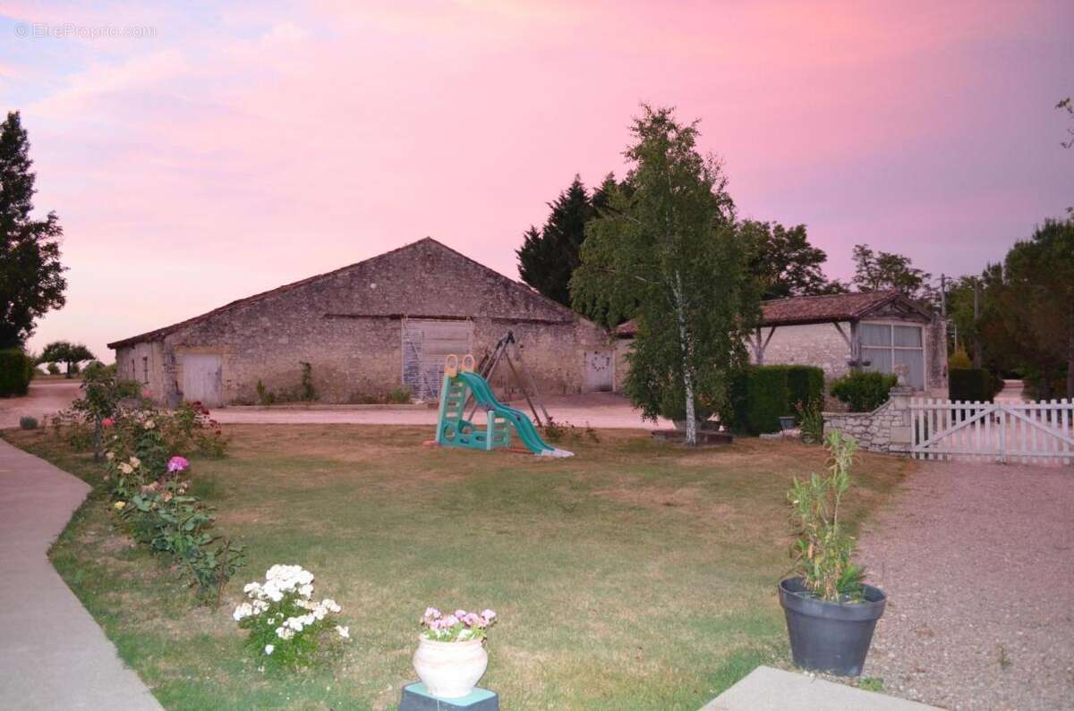 Maison à LES LEVES-ET-THOUMEYRAGUES