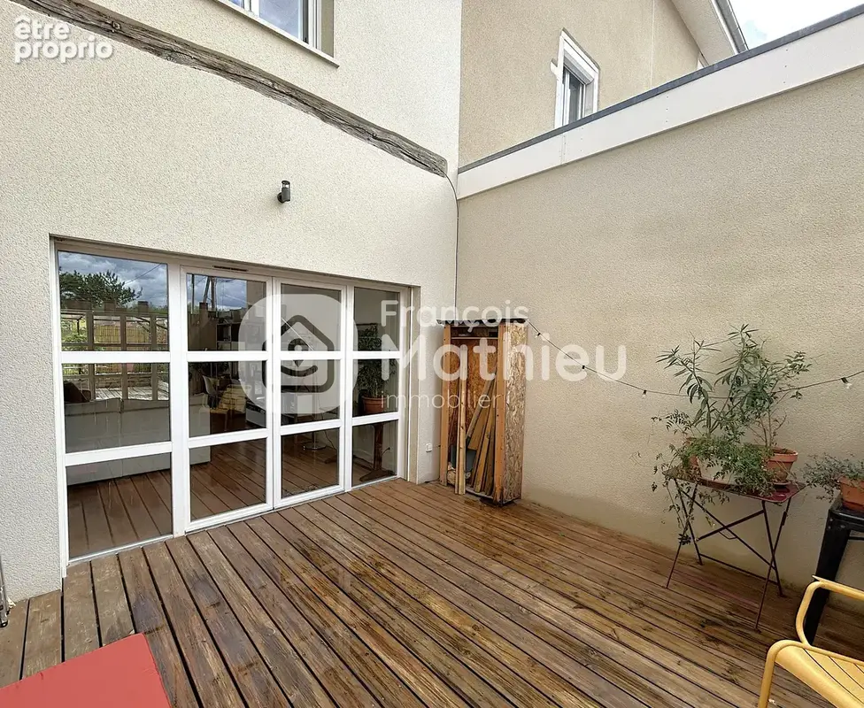 Francheleins - Maison T5 d'environ 165m2 (197 m2 au sol) avec jardin. - photo 4