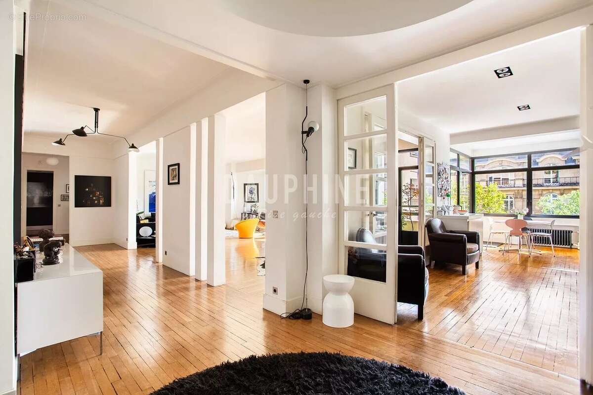 Appartement à PARIS-7E