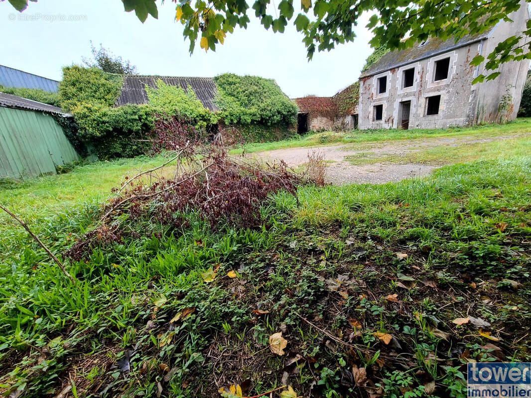 Maison à SAINT-DERRIEN