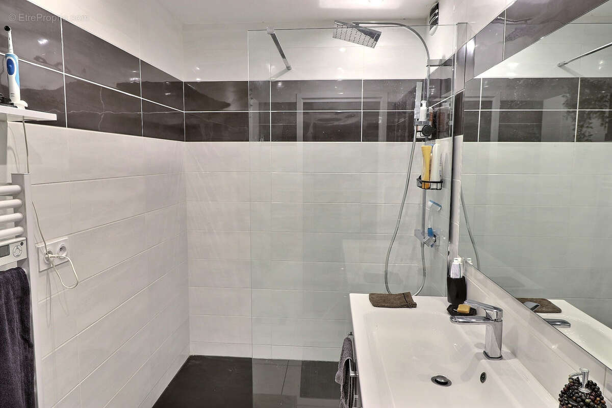 Appartement à LATTES