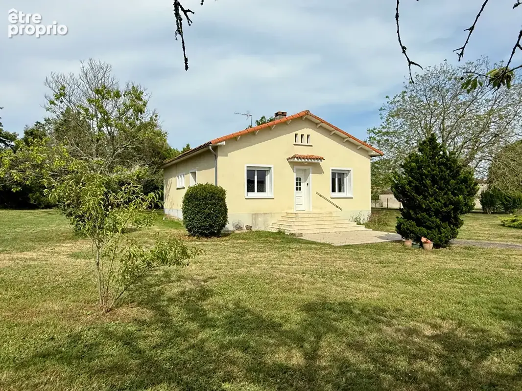 Photo Maison à Cellefrouin au prix de 127 800€