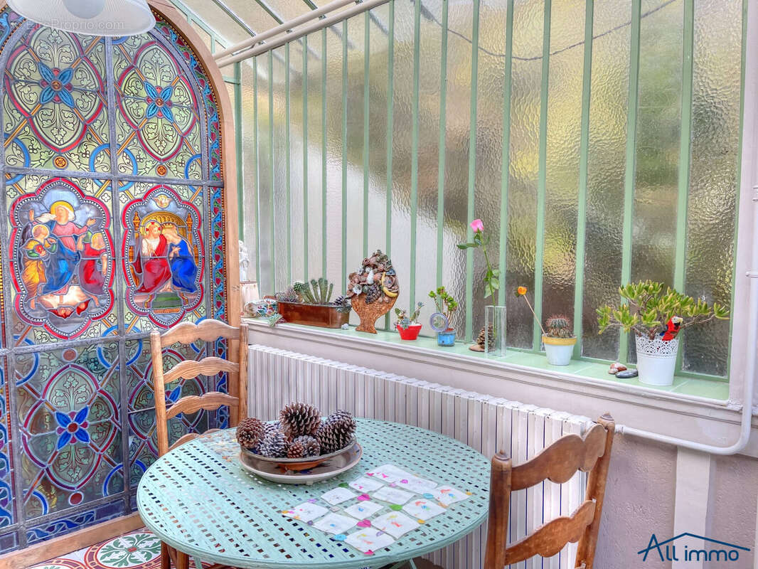 Maison à MANDRES-LES-ROSES