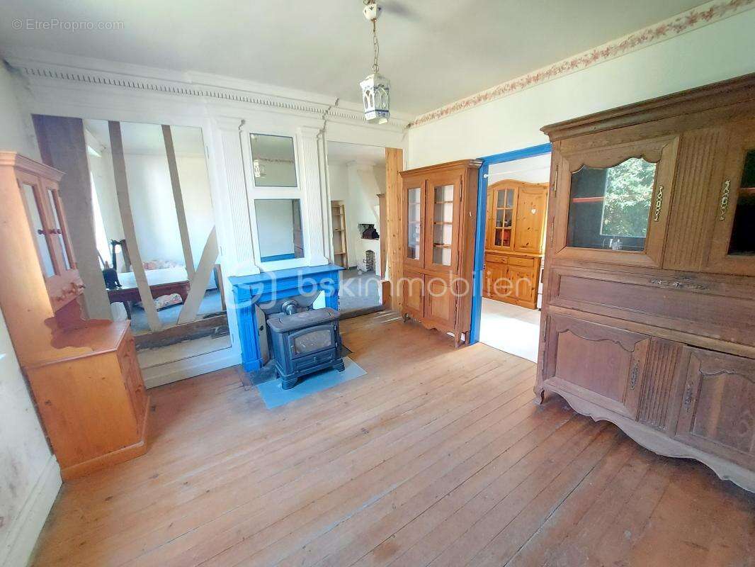 Maison de caractère avec dépendances ! calme, espace et potentiel : une opportunité à saisir ! - photo 2