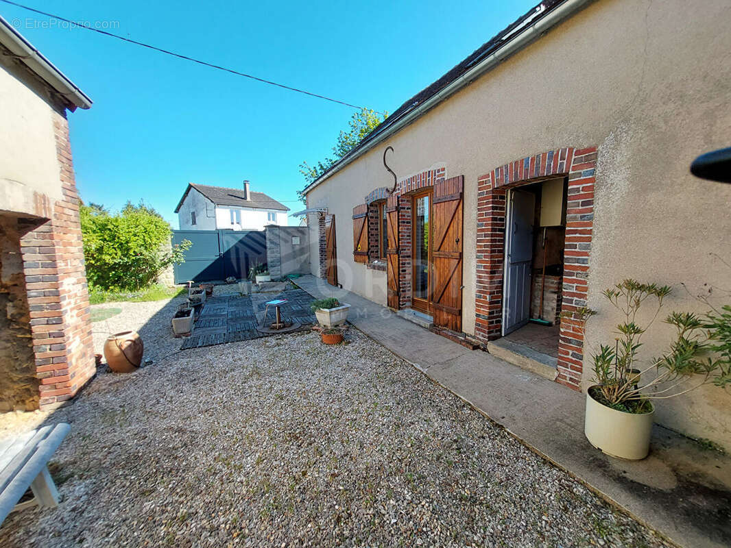 Maison à VILLENEUVE-SUR-YONNE