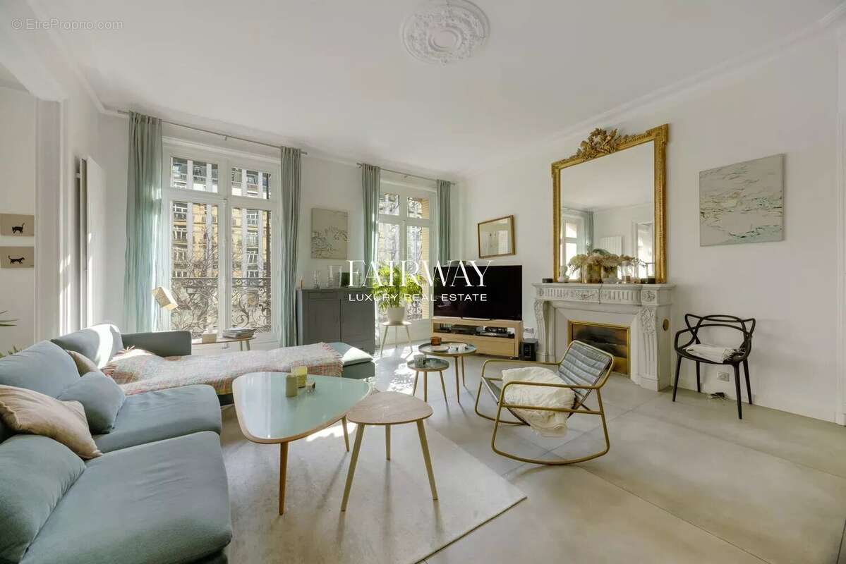 Appartement à PARIS-17E