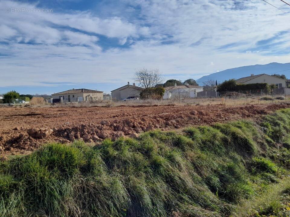 Terrain à POURRIERES