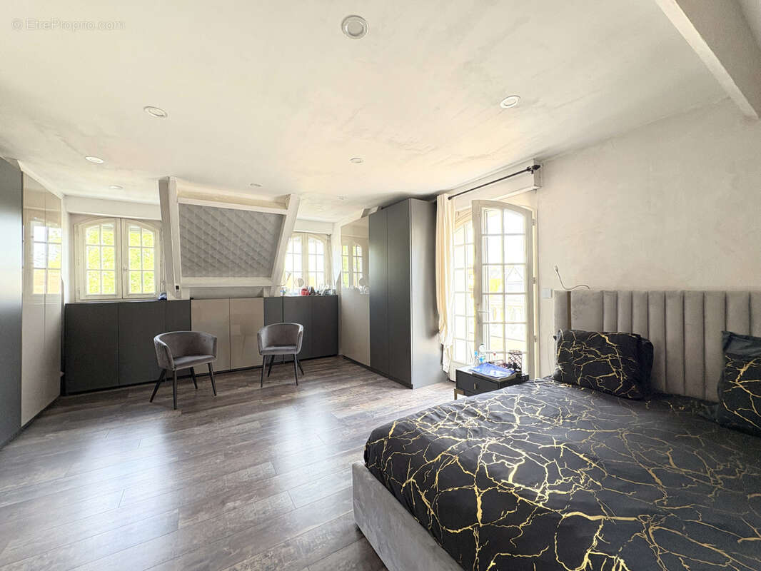 Maison à CHENNEVIERES-SUR-MARNE