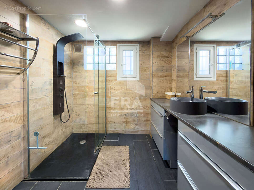 Maison à LA ROQUETTE-SUR-SIAGNE