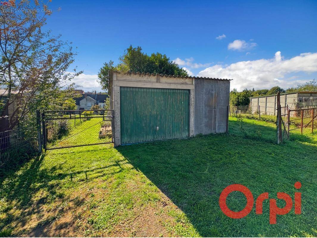 Parking à DUN-SUR-AURON