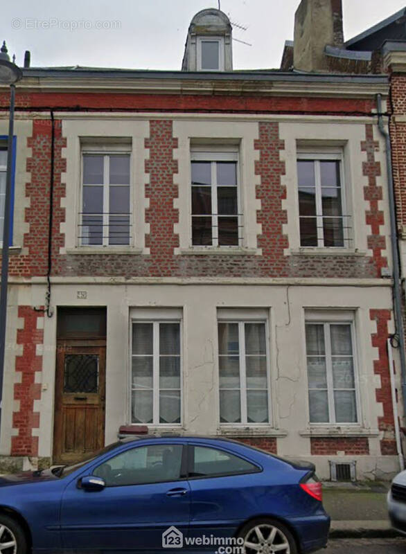 Venez découvrir ce bel immeuble de rapport offrant ses 3 T2 au c½ur de Saint-Quentin ! - Appartement à SAINT-QUENTIN